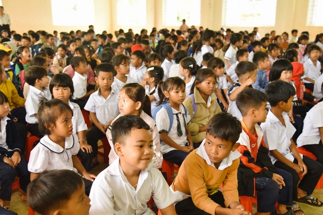 Ban Từ thiện: Tặng quà Trung Thu cho các em học sinh ở Đắk Som, Đăk Nông